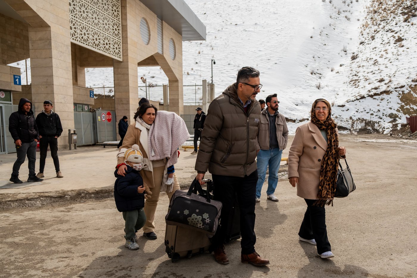 Iranians grapple with whether to flee the country because of the war | iNFOnews.ca Iranians grapple with whether to flee the country because of the war | iNFOnews.ca