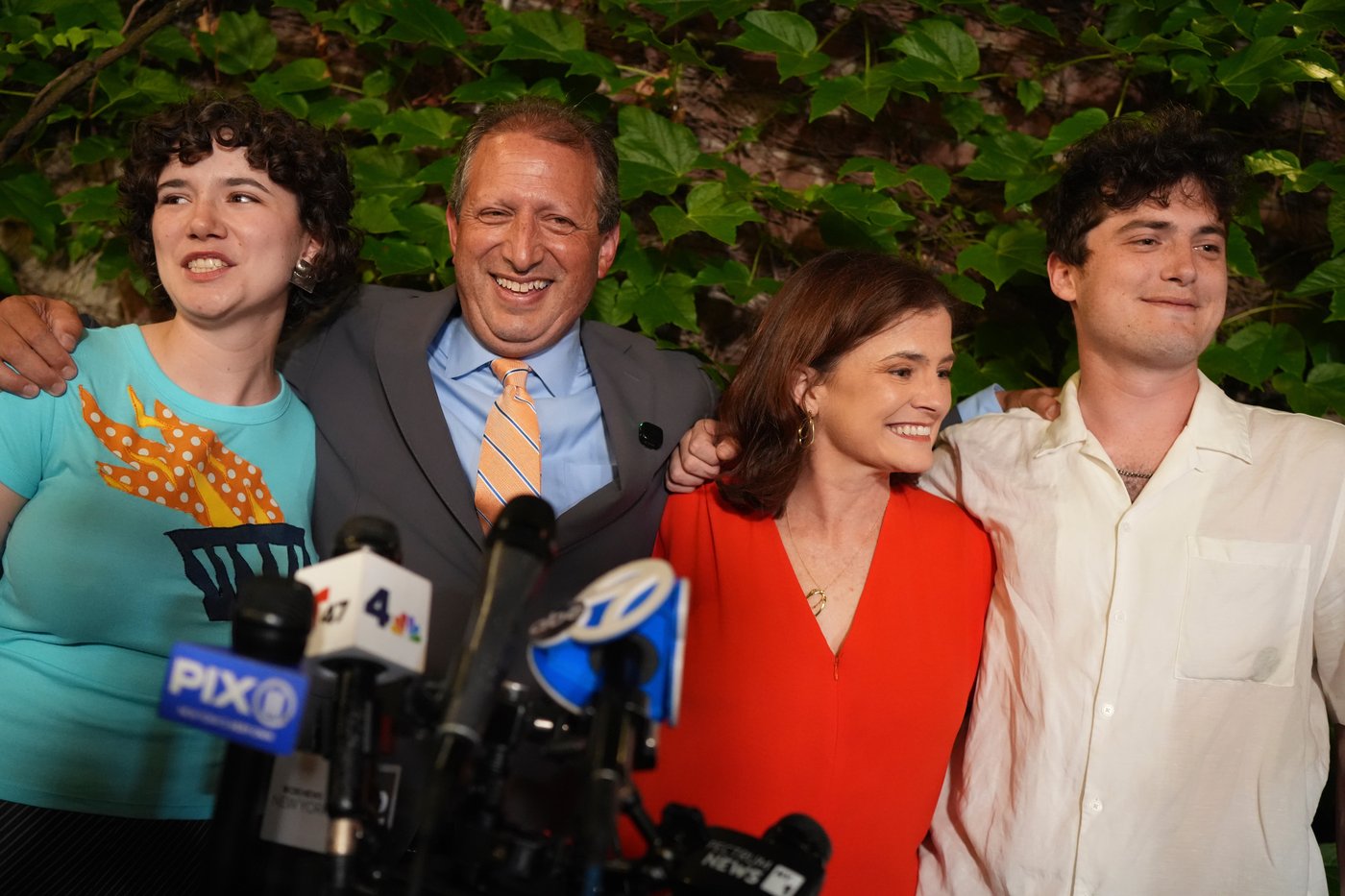 New York leads four-state primary elections, in photos | iNFOnews.ca