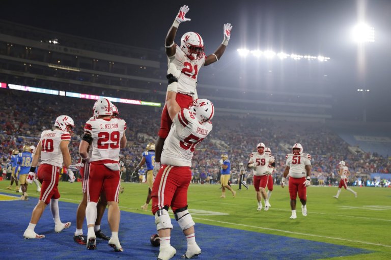 Nebraska QB TJ Lateef comes home to beat UCLA in his first college start at the Rose Bowl | iNFOnews.ca