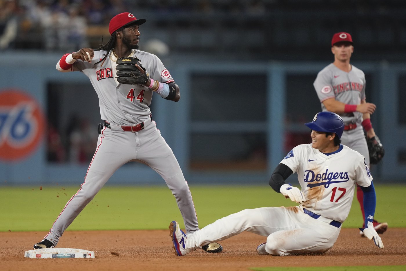 Dodgers' winning streak continues behind Clayton Kershaw against Reds | iNFOnews.ca