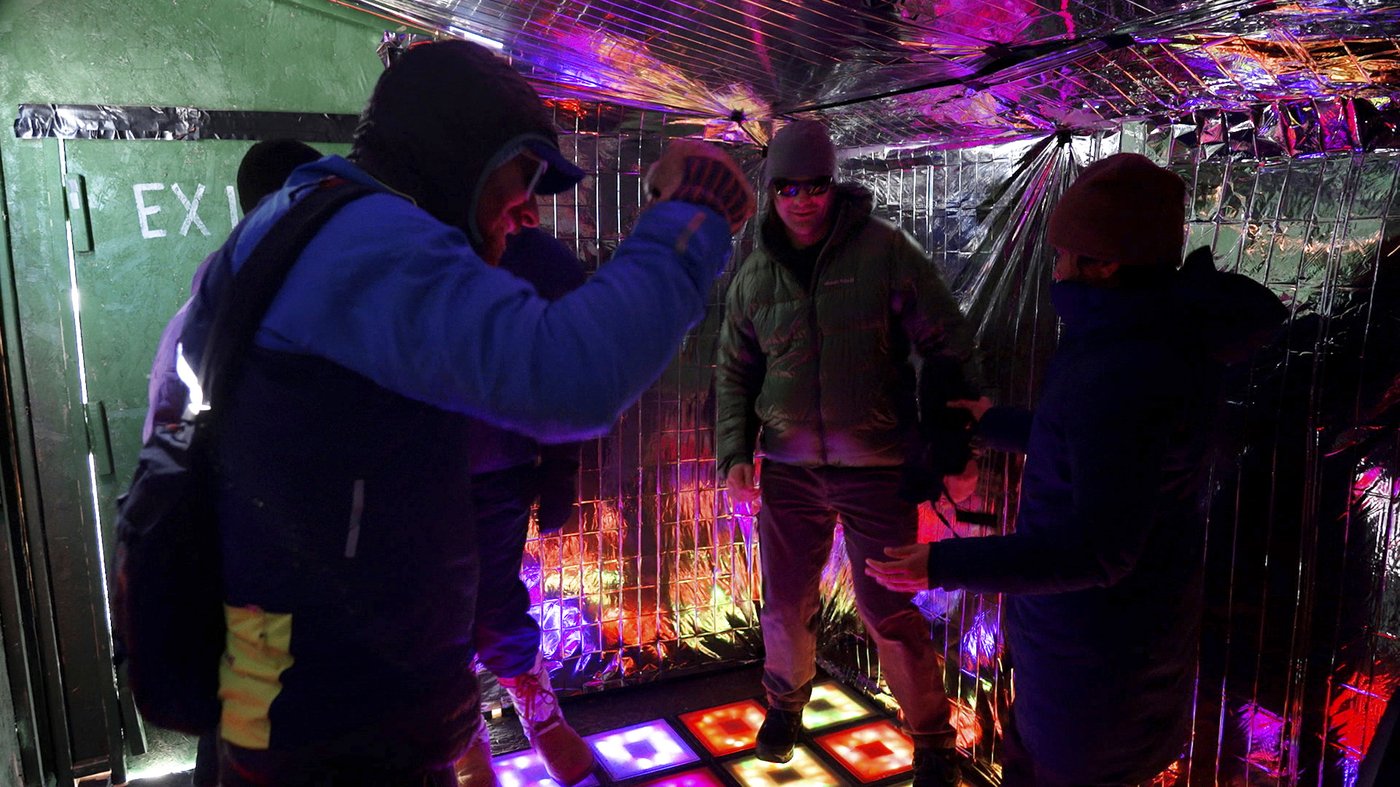 Thousands enjoy art on a frozen Minneapolis lake despite bone-chilling temperatures | iNFOnews.ca
