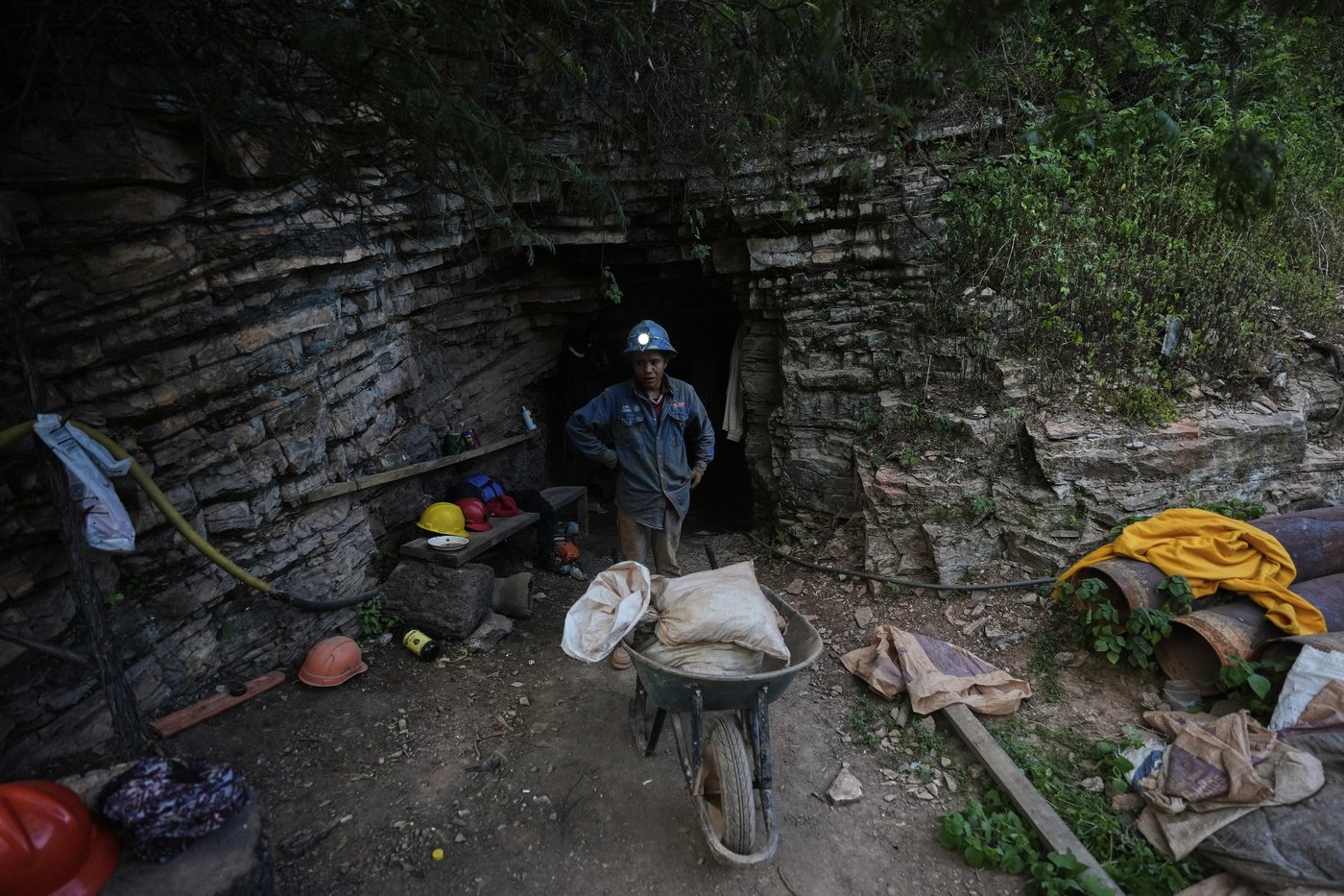 Illegal gold mining is fueling a 'mercury boom' in Mexico, poisoning people and the environment | iNFOnews.ca