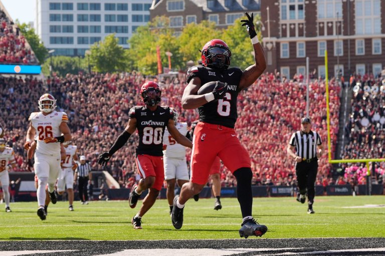 Cincinnati stuns No. 14 Iowa State 38-30 in major upset | iNFOnews.ca