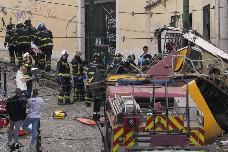 Landmark streetcar in Lisbon derails, killing 15 people | iNFOnews.ca