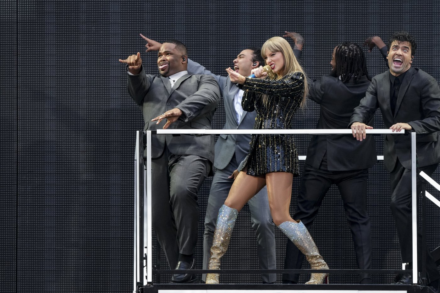 Taylor Swift tour dates expected to inject hundreds of millions into Toronto economy | iNFOnews.ca