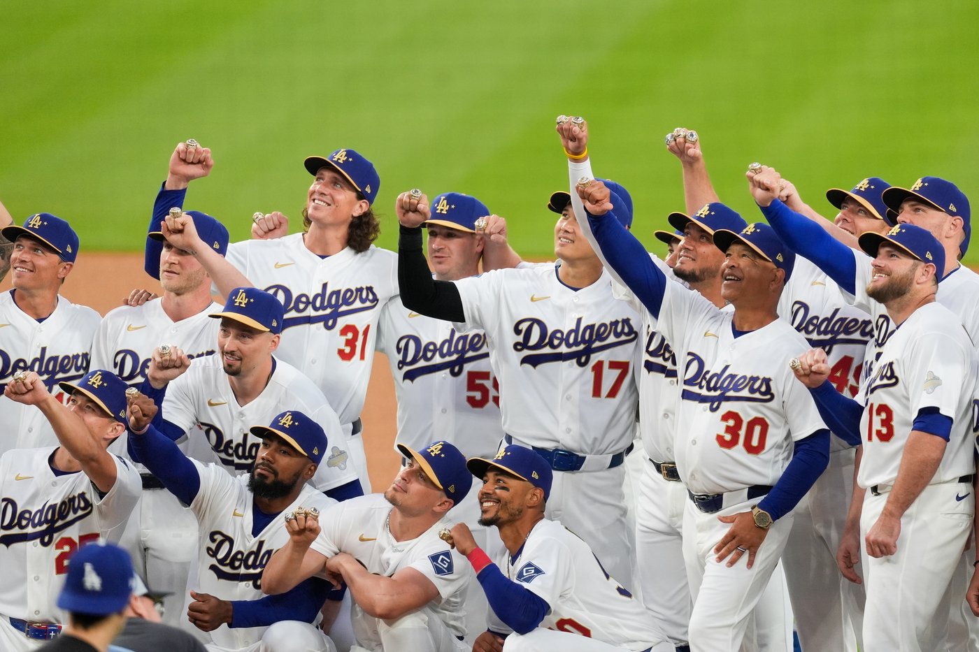 Put a ring on it: Dodgers receive glittering World Series jewelry to mark back-to-back titles | iNFOnews.ca Put a ring on it: Dodgers receive glittering World Series jewelry to mark back-to-back titles | iNFOnews.ca