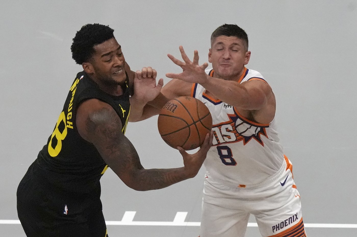 Booker scores 31, leads Suns to 120-112 victory over Jazz in the teams' NBA Cup opener | iNFOnews.ca