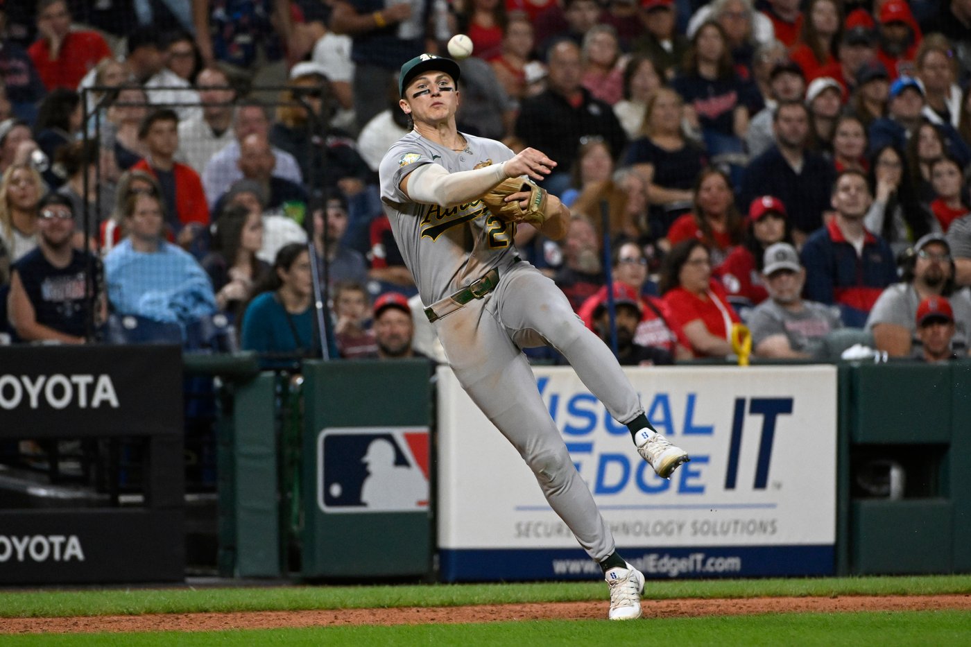 Martínez homers from both sides of the plate as Guardians beat Athletics to stay atop AL Central | iNFOnews.ca