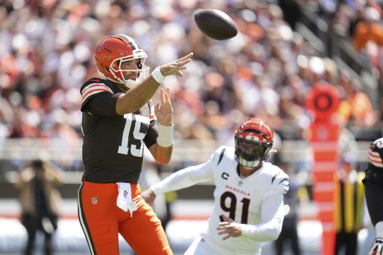 Szmyt's missed kicks, Flacco's interceptions loom large for Browns in 17-16 loss to Bengals | iNFOnews.ca