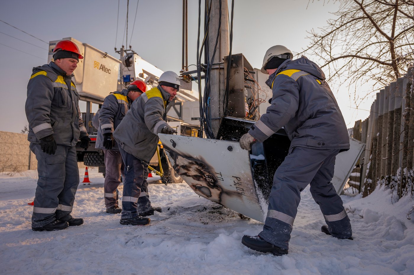 Photos show Ukrainians enduring a frigid winter after Russian strikes knocked out power | iNFOnews.ca