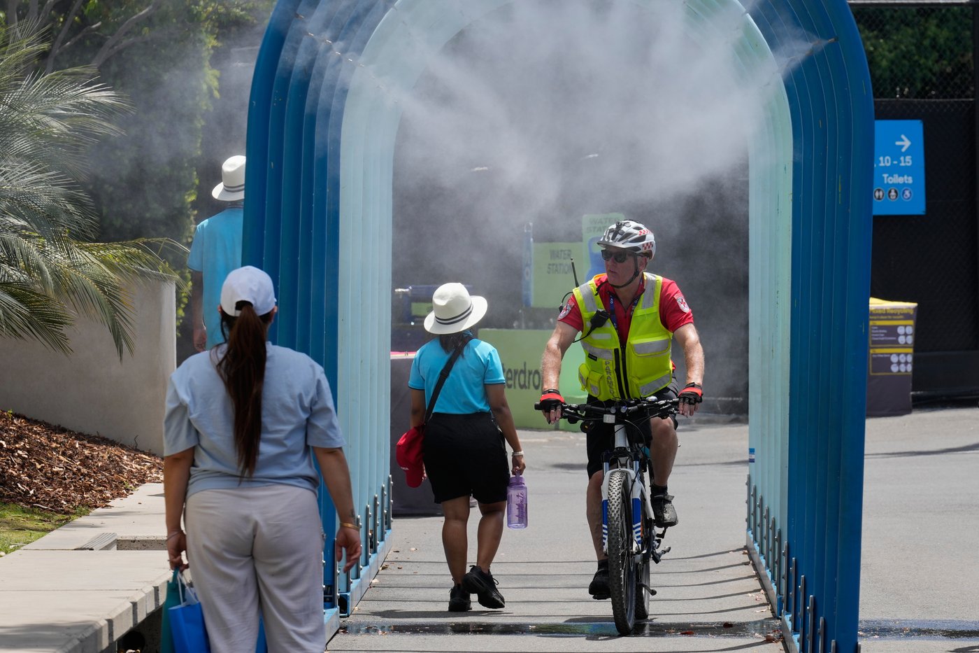 Australia swelters in a record heat wave as temperatures near 50 C | iNFOnews.ca Australia swelters in a record heat wave as temperatures near 50 C | iNFOnews.ca