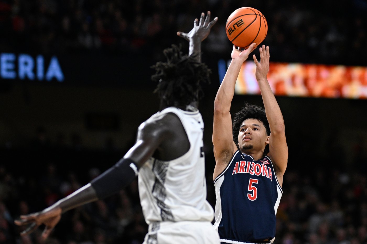 No. 1 Arizona's defense and 23 points from Jaden Bradley help beat UCF 84-77 | iNFOnews.ca