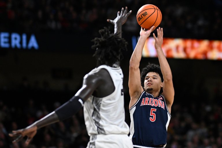 No. 1 Arizona's defense and 23 points from Jaden Bradley help beat UCF 84-77 | iNFOnews.ca