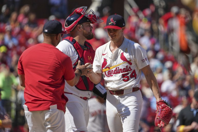 Gray takes no-hit bid into 6th as Cards beat Giants 4-3 Sunday | iNFOnews.ca