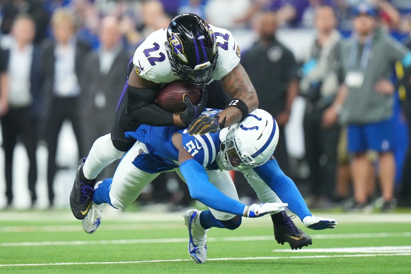 Colts hope to clean up defensive communication by having LB Akeem Davis-Gaither relay play calls | iNFOnews.ca