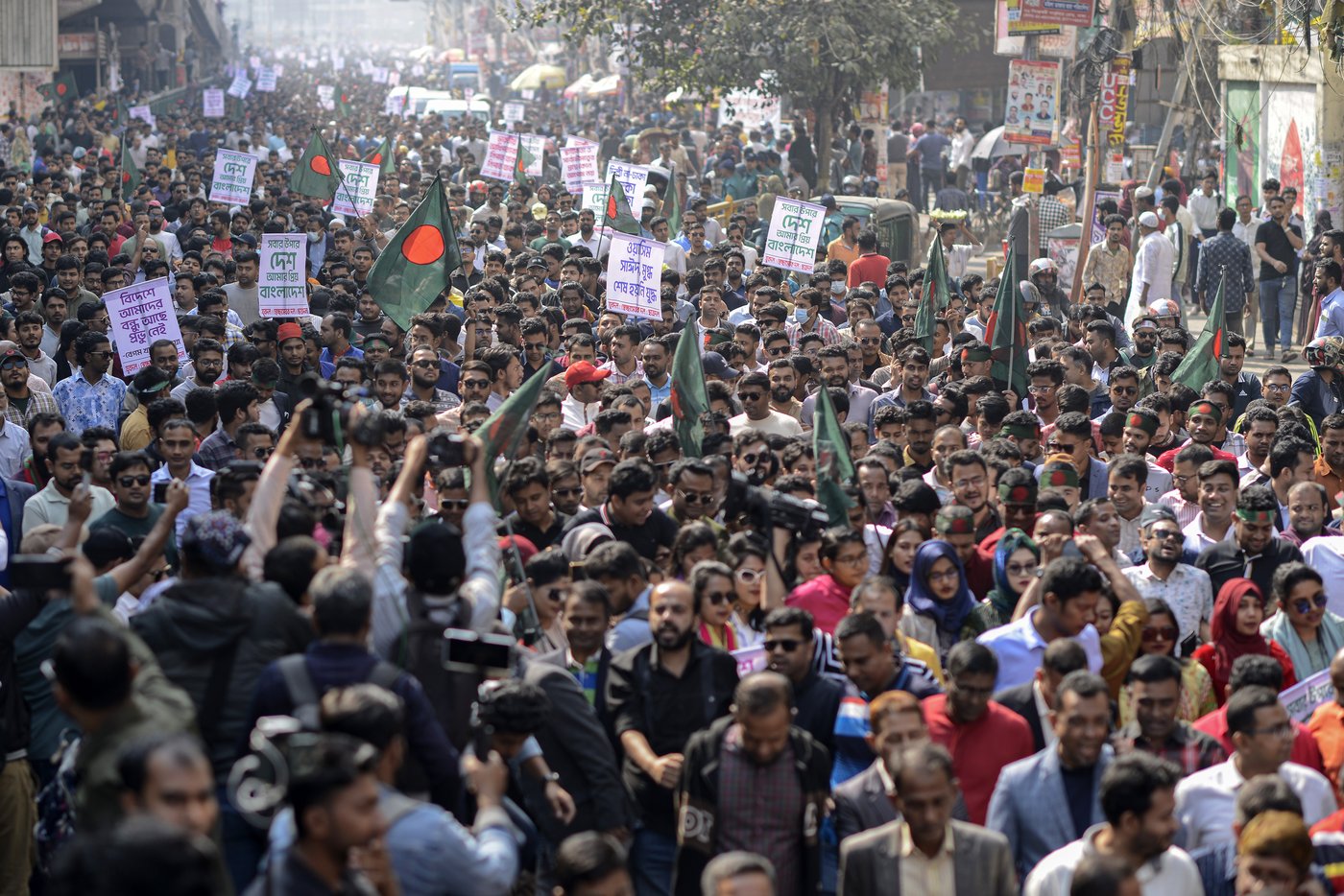 Supporters of Bangladesh Nationalist Party march in protest at attacks in India | iNFOnews.ca Supporters of Bangladesh Nationalist Party march in protest at attacks in India | iNFOnews.ca