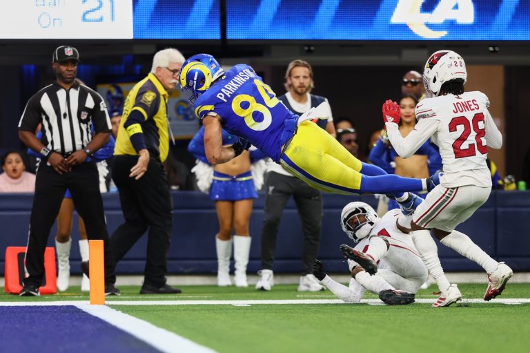 Stafford's late TD pass to Parkinson lifts the Rams past the Panthers 34-31 in the wild-card round | iNFOnews.ca