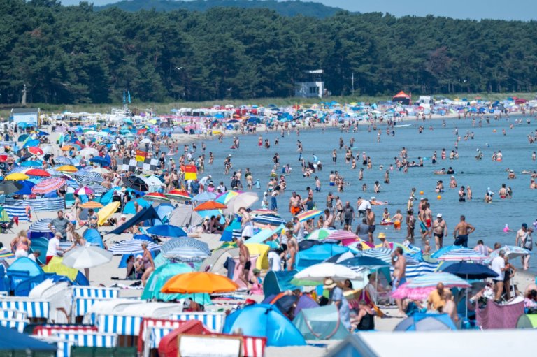 German highways are buckling under extreme heat as Central Europe sizzles | iNFOnews.ca