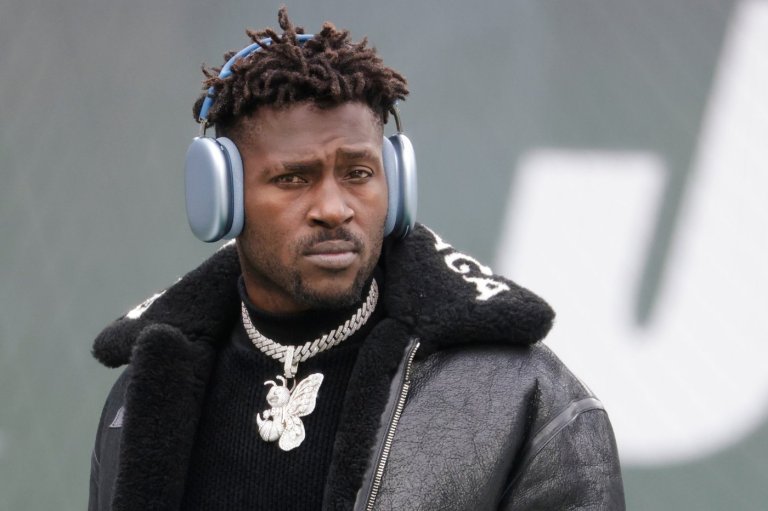 Ex-NFL star Antonio Brown gets $25K bail and GPS monitor on Miami attempted murder charge | iNFOnews.ca