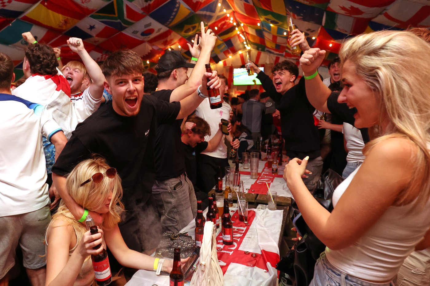 Pubs in England can stay open until 5 a.m. on Monday to show Mexico game at World Cup | iNFOnews.ca Pubs in England can stay open until 5 a.m. on Monday to show Mexico game at World Cup | iNFOnews.ca