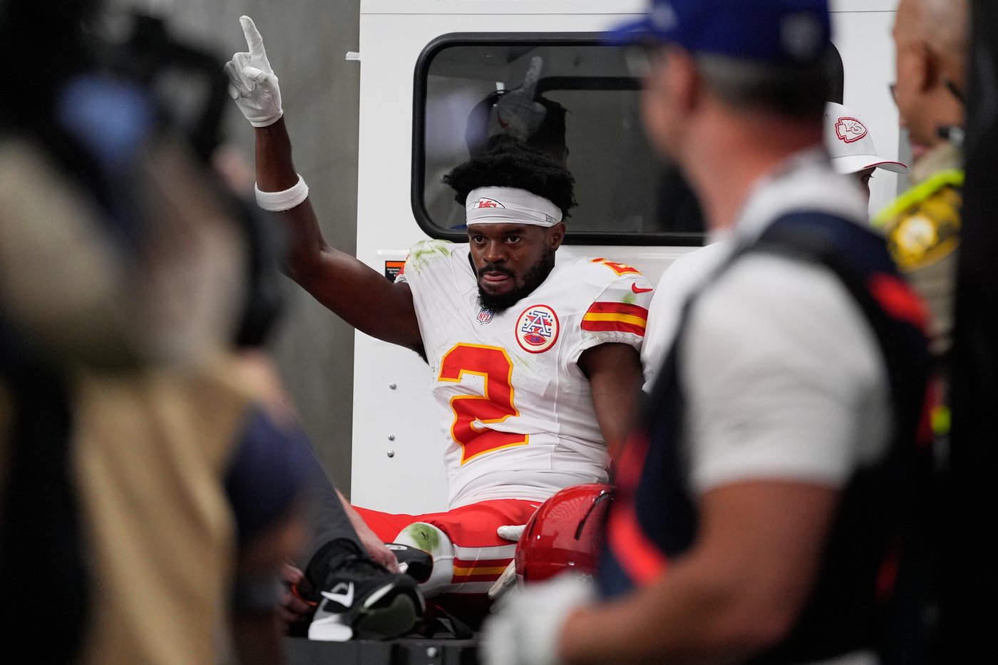 Chiefs beat the Raiders 30-27 to move to 4-0 behind Patrick Mahomes and Kenneth Walker III | iNFOnews.ca
