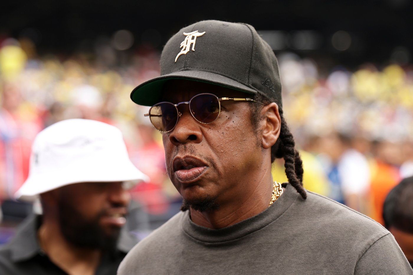 Jay-Z show at Yankee Stadium delayed for hours after fans without tickets rush entrances | iNFOnews.ca Jay-Z show at Yankee Stadium delayed for hours after fans without tickets rush entrances | iNFOnews.ca
