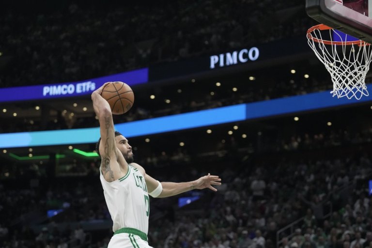 Jayson Tatum has strong return to playoffs for Celtics, who rout 76ers 123-91 in Game 1 | iNFOnews.ca