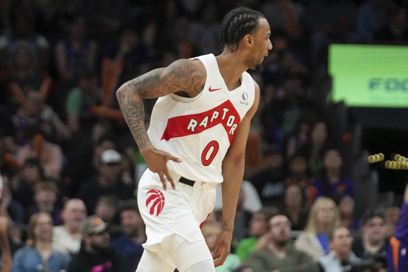 Devin Booker leads big 2nd quarter, Suns rout Raptors 129-89 | iNFOnews.ca Devin Booker leads big 2nd quarter, Suns rout Raptors 129-89 | iNFOnews.ca