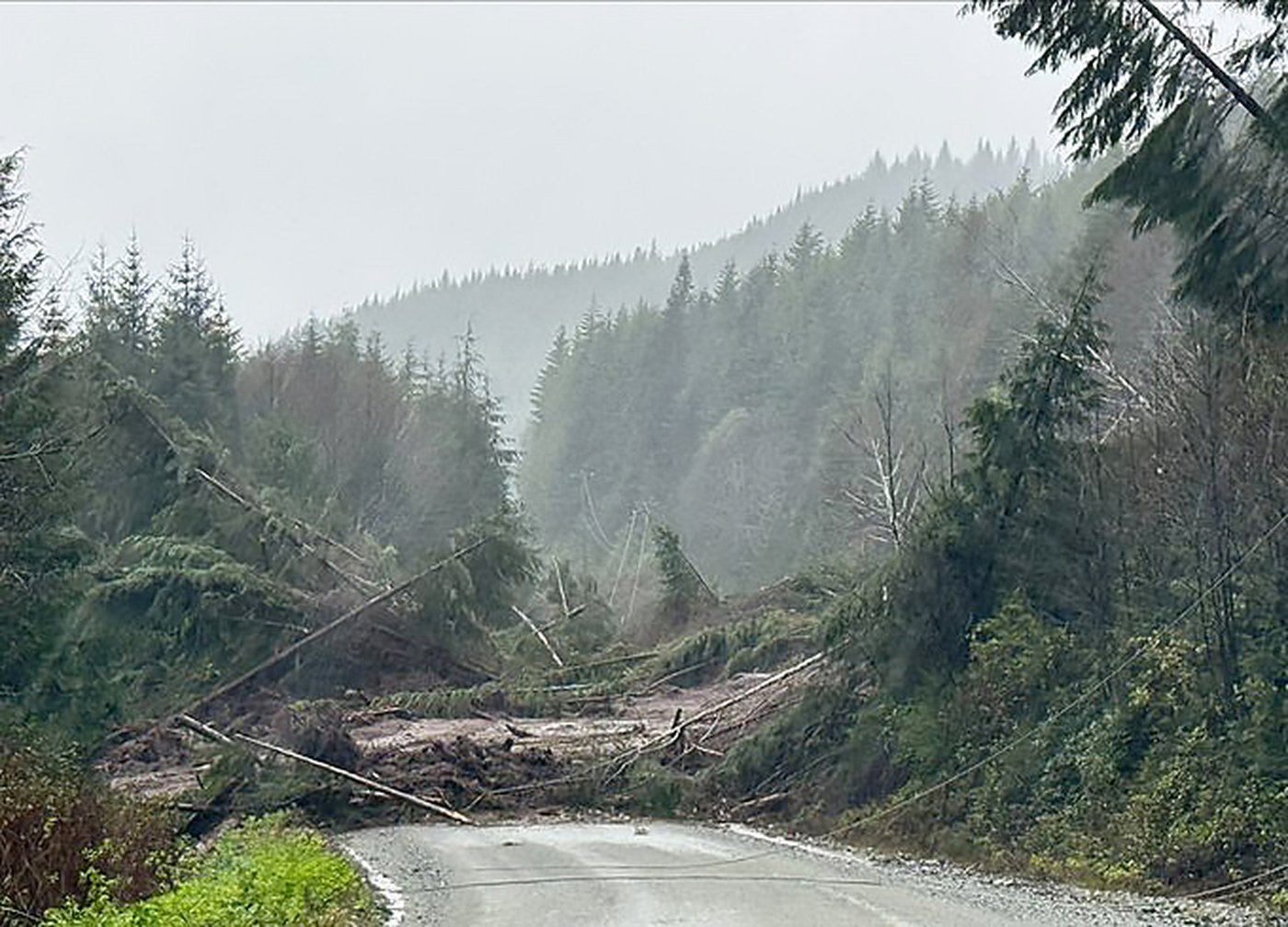 Eight people airlifted from flash flood on northern Vancouver Island | iNFOnews.ca Eight people airlifted from flash flood on northern Vancouver Island | iNFOnews.ca