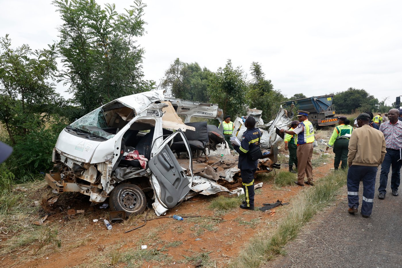 School bus crash in South Africa kills at least 13 children, police say | iNFOnews.ca