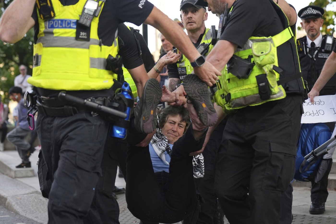 Police arrest more than 400 at London protest supporting banned group Palestine Action | iNFOnews.ca Police arrest more than 400 at London protest supporting banned group Palestine Action | iNFOnews.ca
