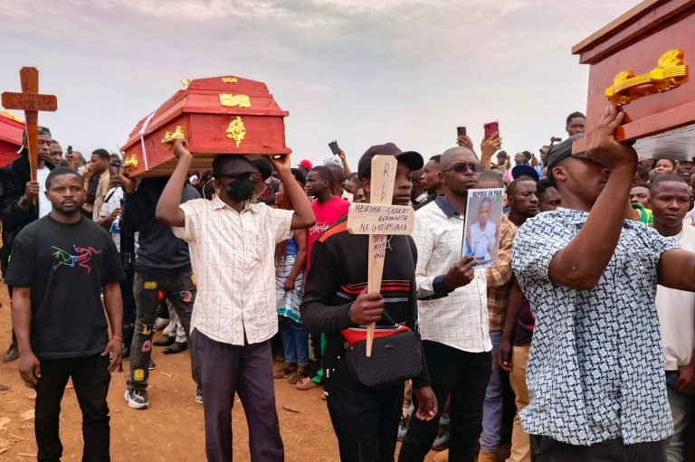 Hundreds gather in eastern Congo to mourn victims of school fires | iNFOnews.ca