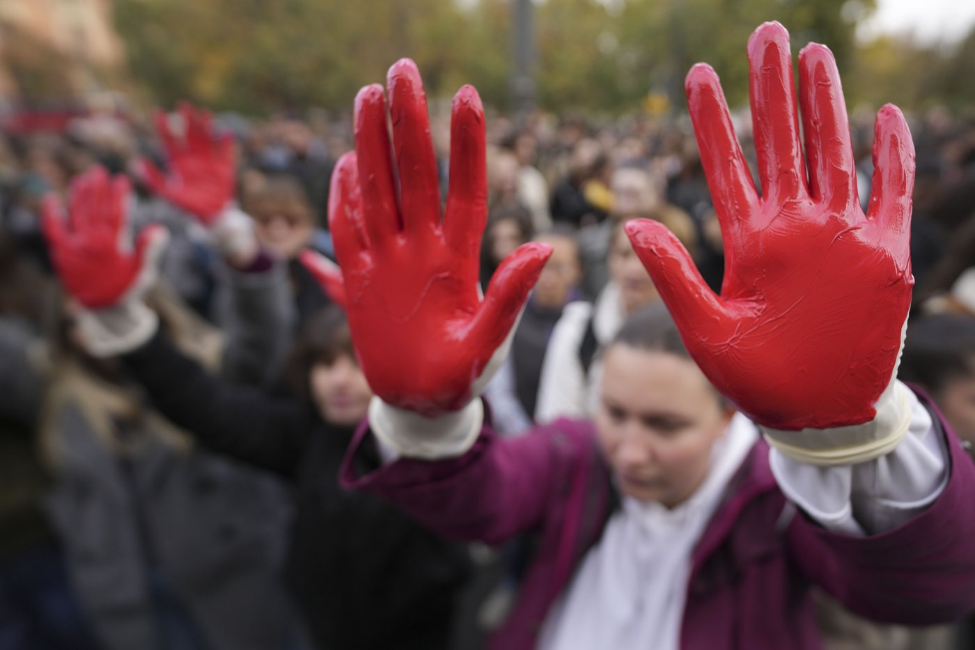 Protesters demand arrests over train station roof collapse that killed 14 people in Serbia | iNFOnews.ca