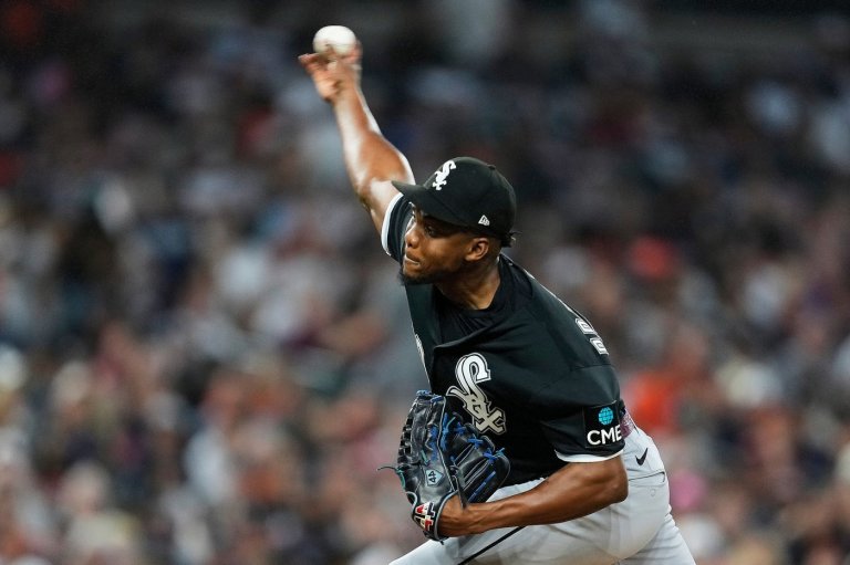 White Sox place reliever Huáscar Brazobán on the 15-day injured list with a lat strain | iNFOnews.ca