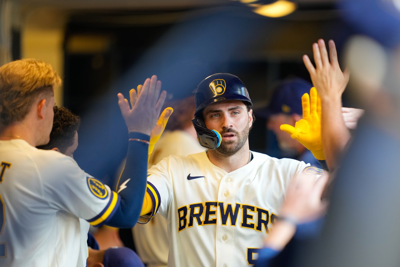 Dustin May wins Milwaukee debut, Chourio and Sánchez homer as Brewers beat Pirates 5-2 | iNFOnews.ca Dustin May wins Milwaukee debut, Chourio and Sánchez homer as Brewers beat Pirates 5-2 | iNFOnews.ca