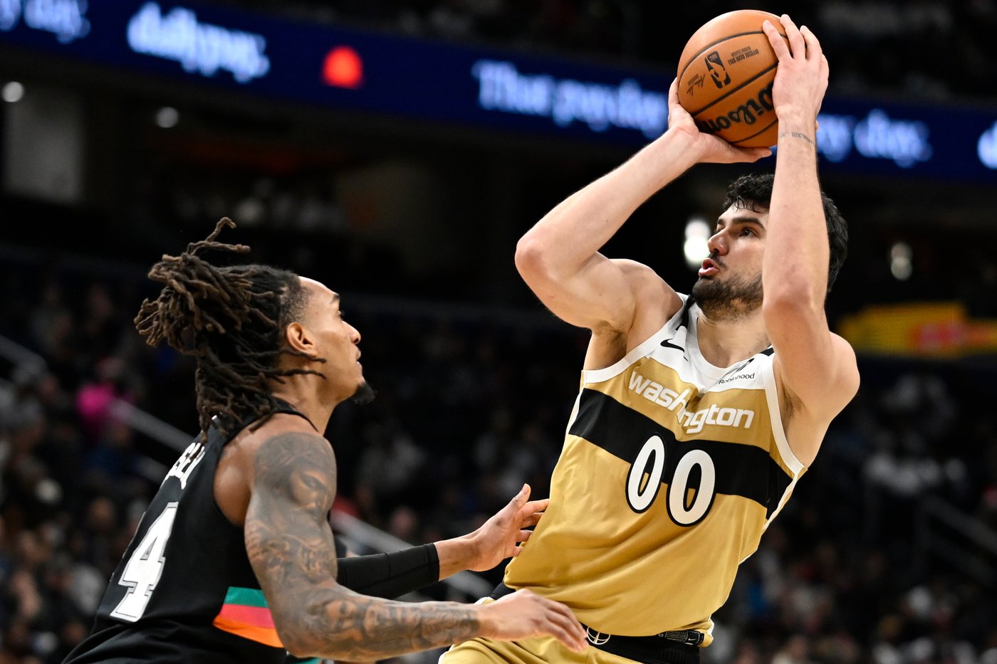 Fox scores 27, leads Spurs to 124-113 win over Wizards | iNFOnews.ca