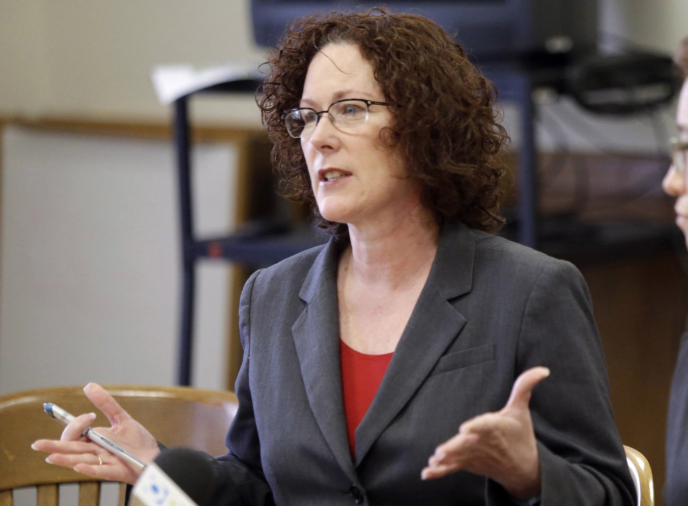 Freshman Democrat Val Hoyle wins reelection to US House in Oregon’s 4th Congressional District | iNFOnews.ca