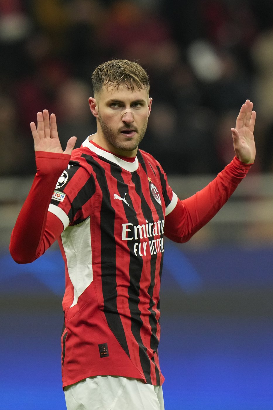 Giménez continues scoring streak in Champions League but this time against team he just left | iNFOnews.ca Giménez continues scoring streak in Champions League but this time against team he just left | iNFOnews.ca