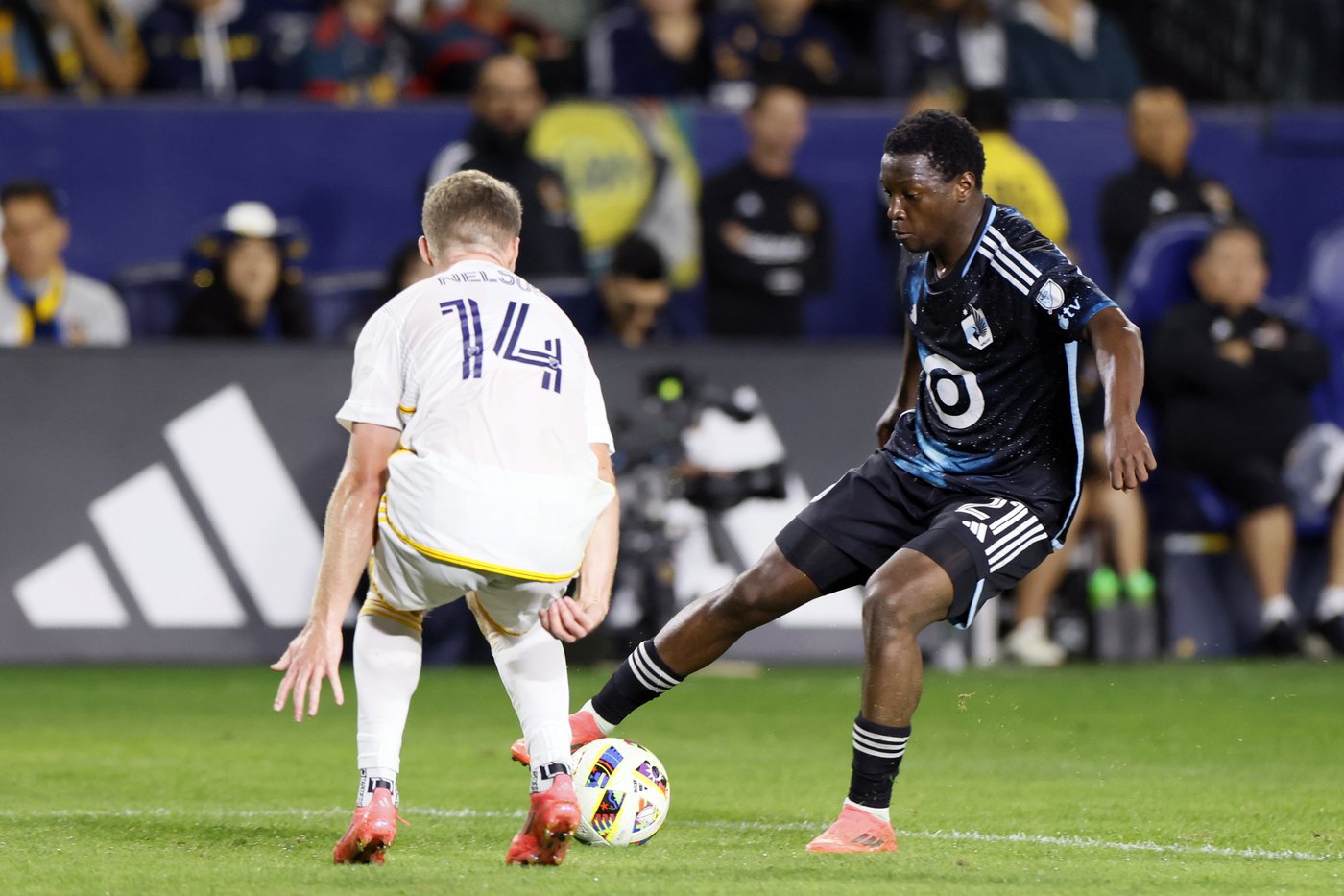 Pec, Paintsil, Joveljic each score 2 goals, Galaxy beat Minnesota 6-2, advance to conference finals | iNFOnews.ca