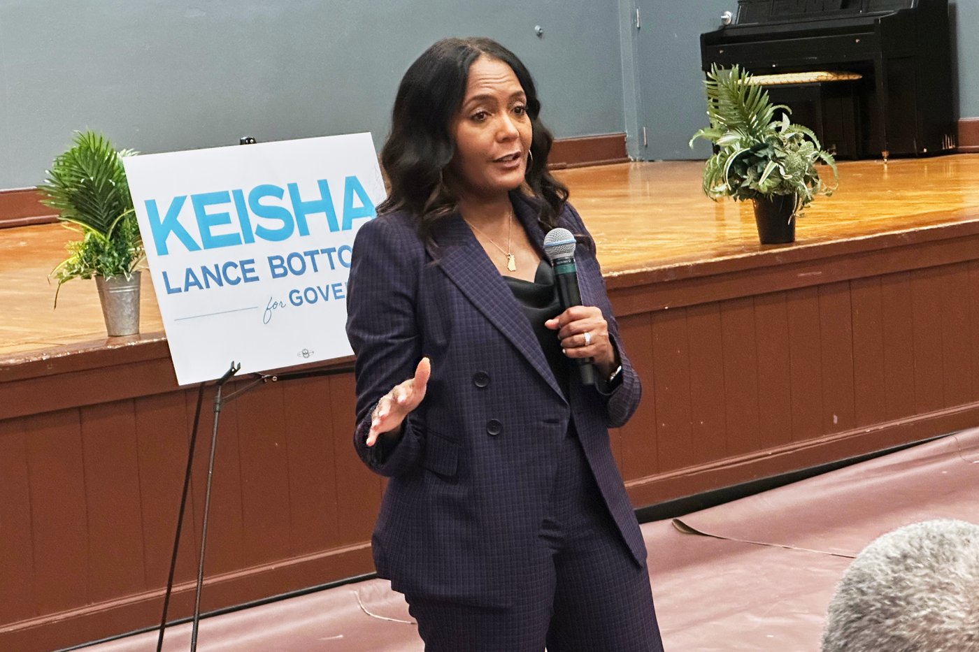 Democratic governors say the party's midterm strategy must focus on voters' pocketbook concerns | iNFOnews.ca