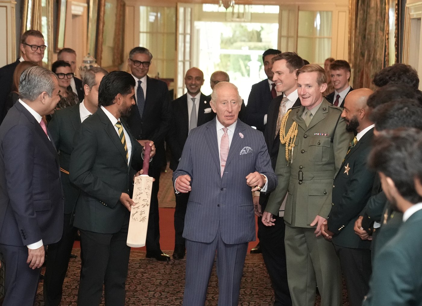 Coach Hesson says Pakistan players are more used to the 'chaos' than he is | iNFOnews.ca