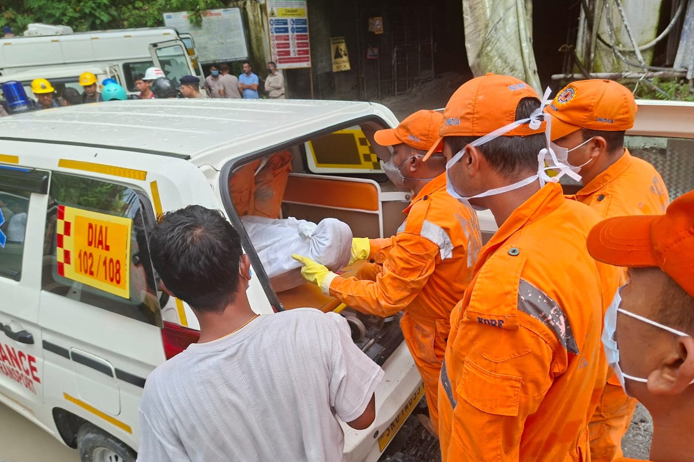A blast in a tunnel at an Indian hydropower project leaves 12 dead and 13 missing | iNFOnews.ca