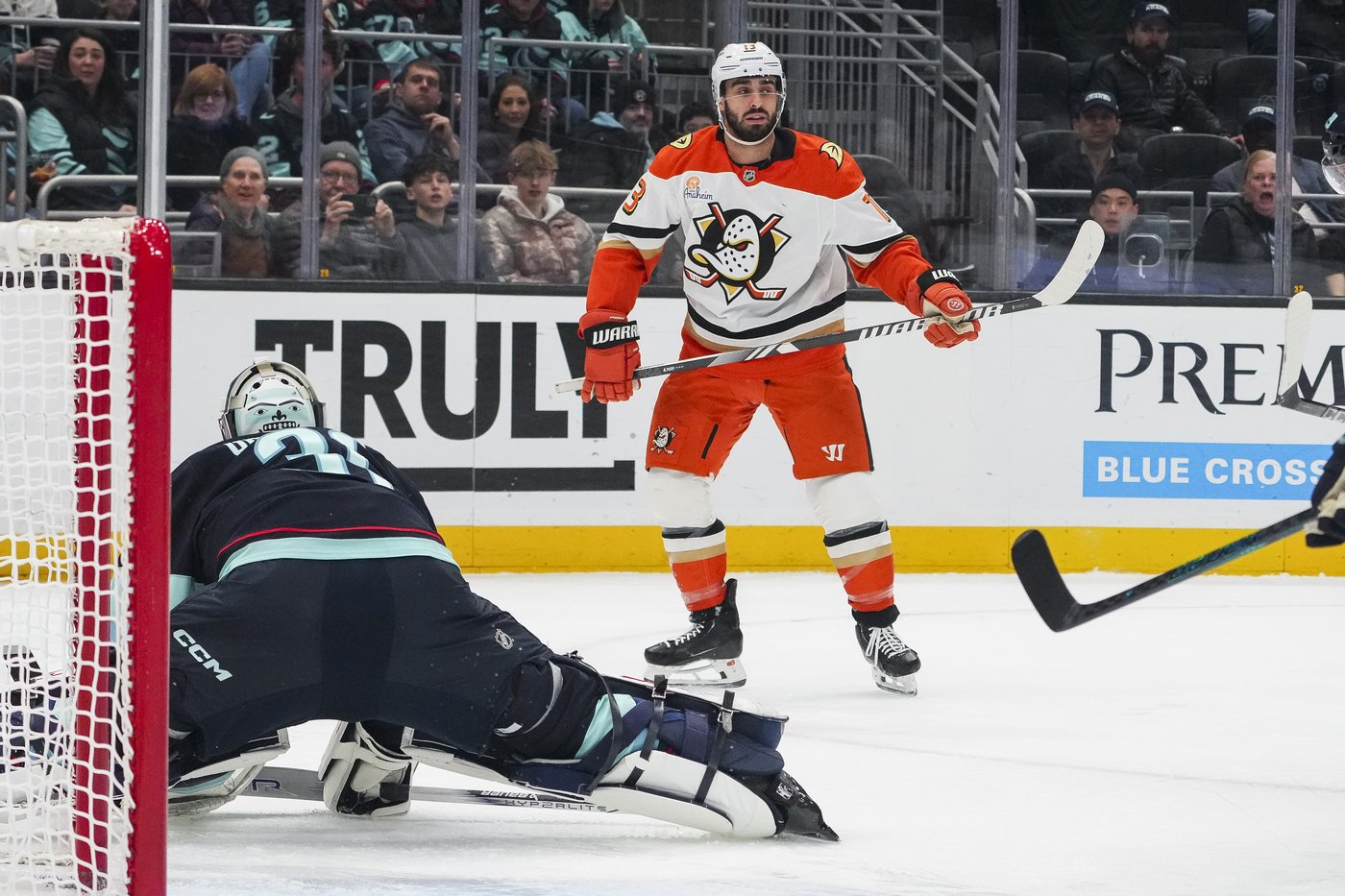 Ducks score 3 goals early in 2nd period and beat Kraken 6-4 for 3rd straight win | iNFOnews.ca