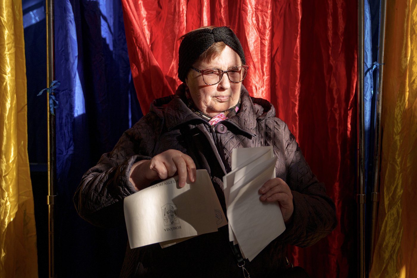 Far-right populist surprises in Romanian presidential election appearing set to enter runoff | iNFOnews.ca Far-right populist surprises in Romanian presidential election appearing set to enter runoff | iNFOnews.ca