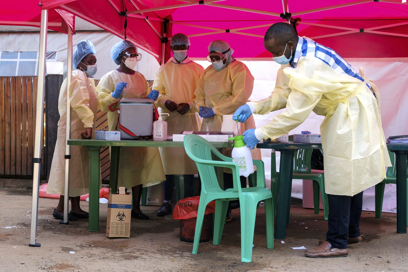 Uganda begins Ebola vaccine trial after new outbreak kills a nurse and infects 2 other people | iNFOnews.ca Uganda begins Ebola vaccine trial after new outbreak kills a nurse and infects 2 other people | iNFOnews.ca