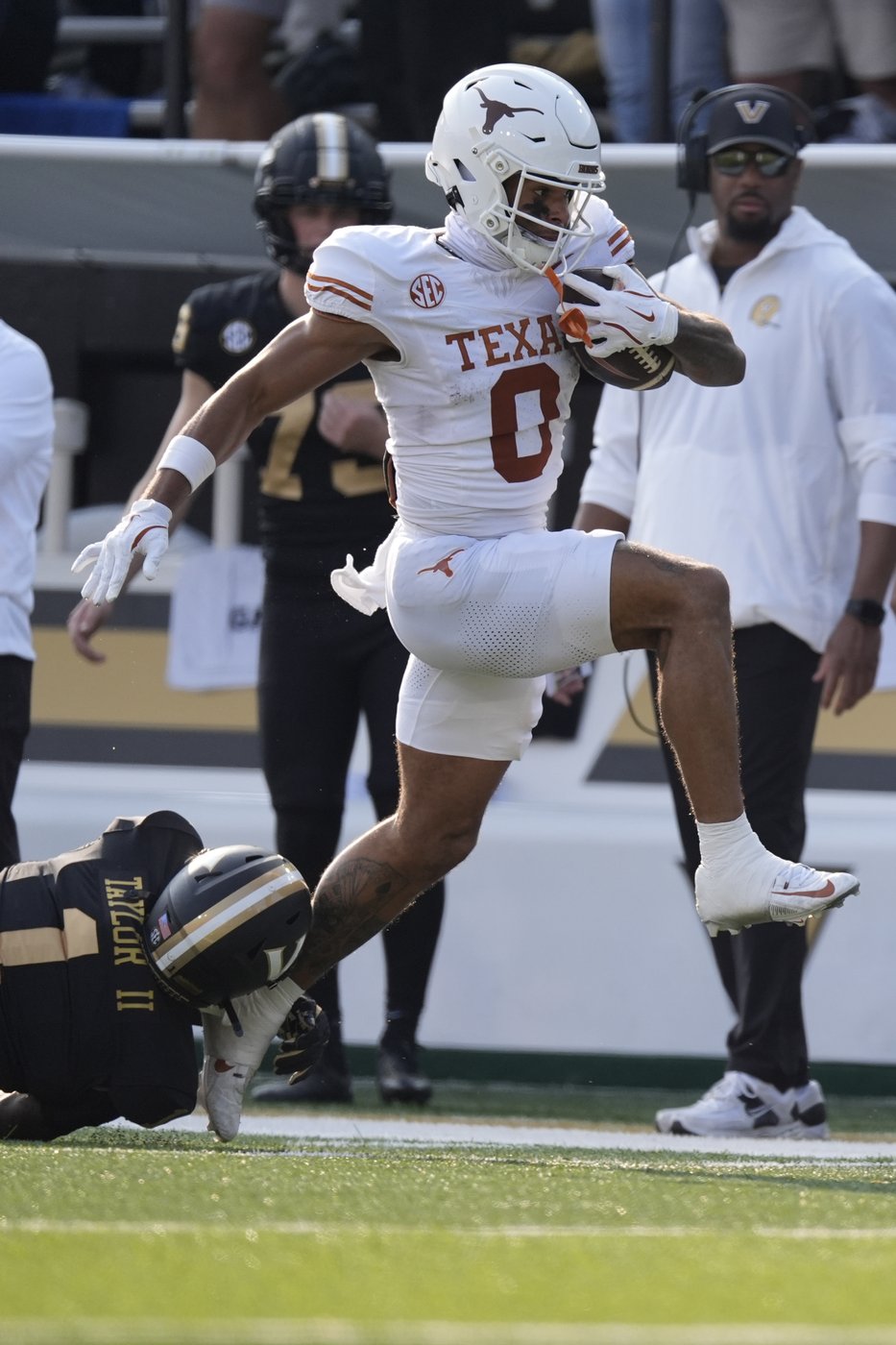 No. 5 Texas back among SEC leaders as Longhorns set to host Florida Gators | iNFOnews.ca