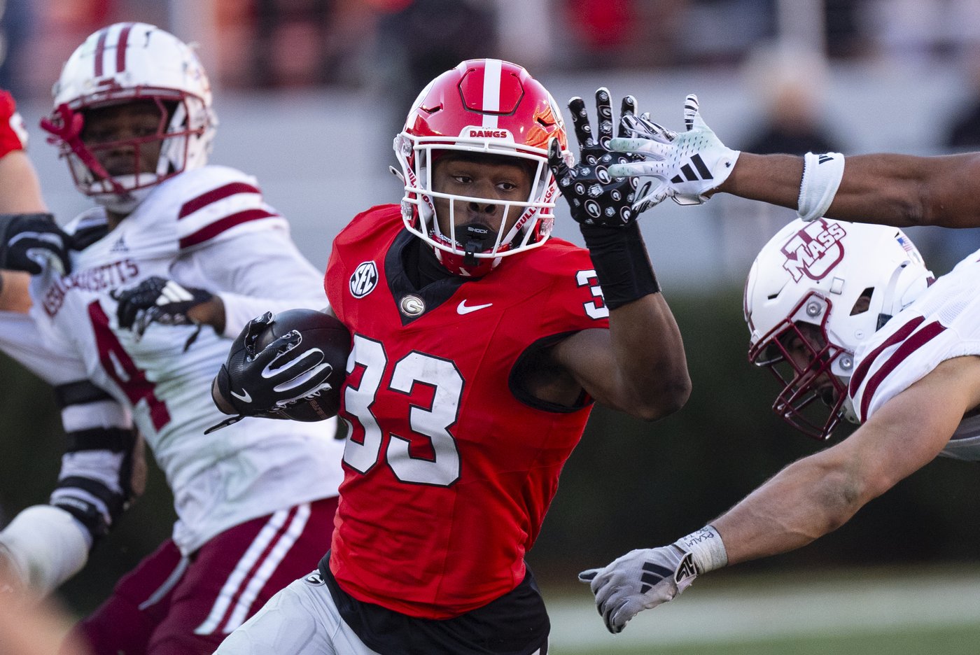 Beck throws 4 TD passes and Frazier runs for 3 scores to lead No. 8 Georgia past UMass, 59-21 | iNFOnews.ca Beck throws 4 TD passes and Frazier runs for 3 scores to lead No. 8 Georgia past UMass, 59-21 | iNFOnews.ca