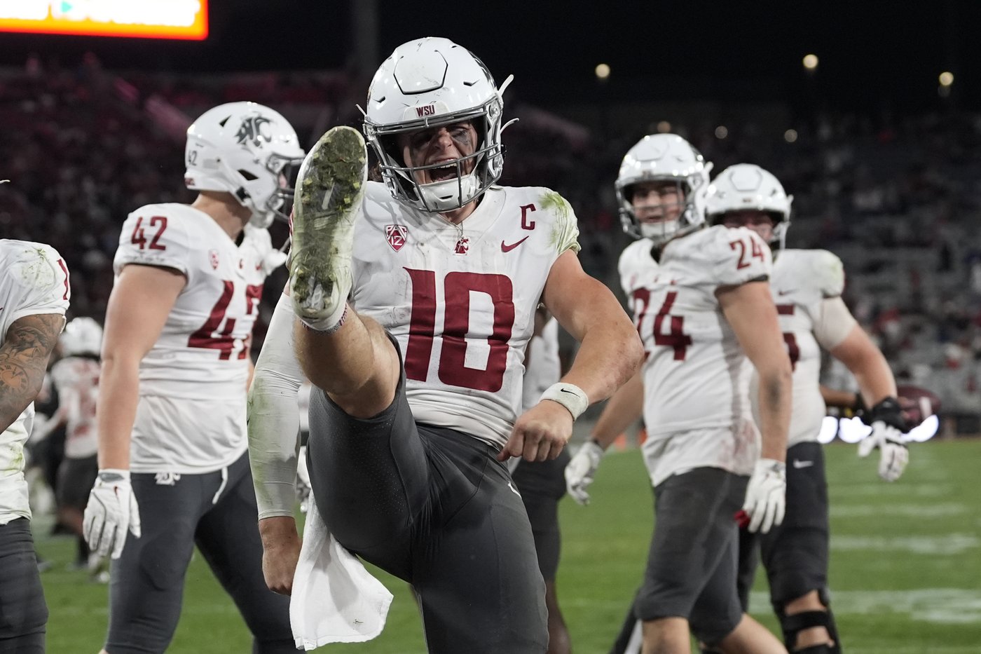 No. 20 Washington State looks to improve its CFP hopes, faces Utah State on Saturday | iNFOnews.ca