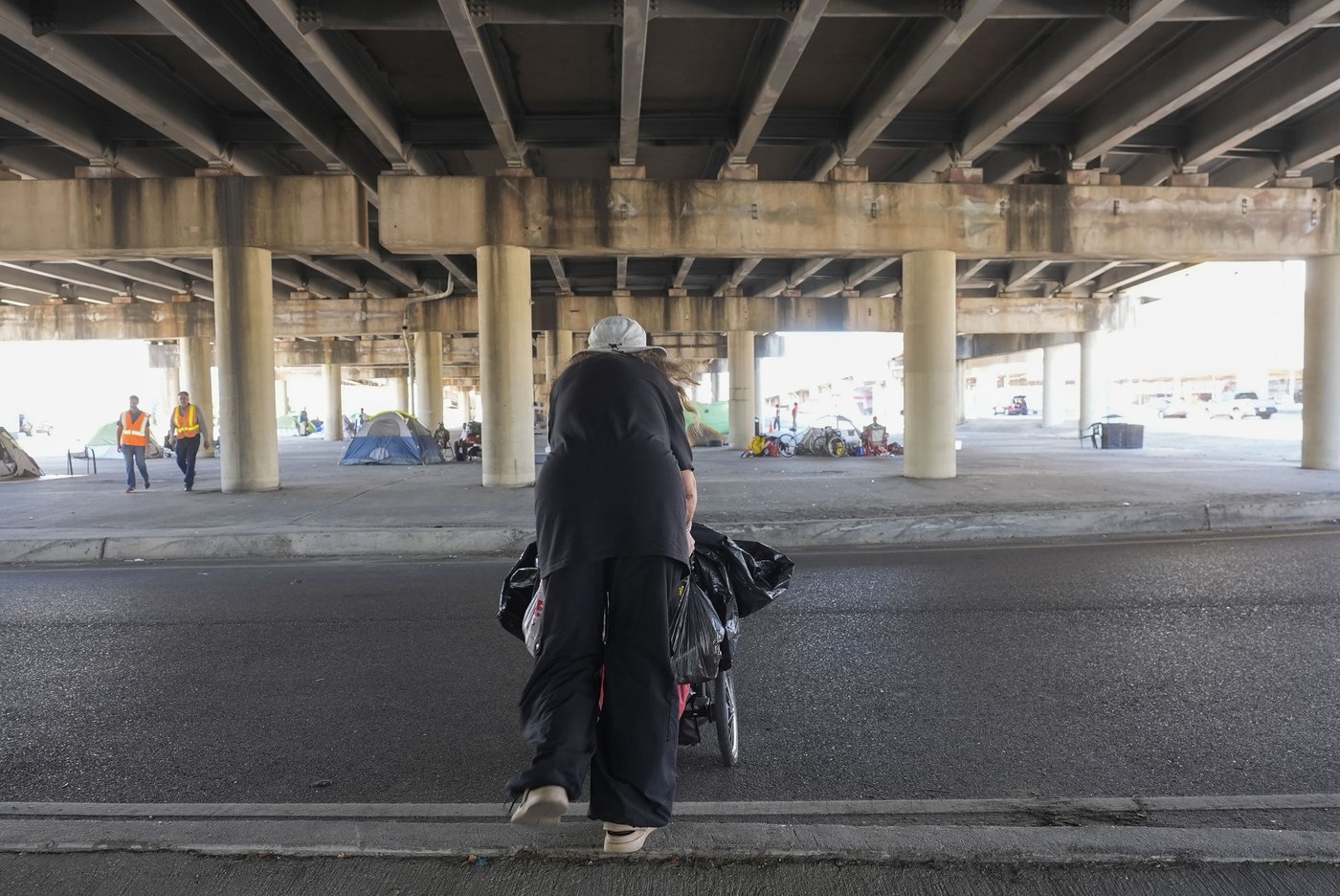 Before Taylor Swift show in New Orleans, a homeless encampment is forced to move | iNFOnews.ca