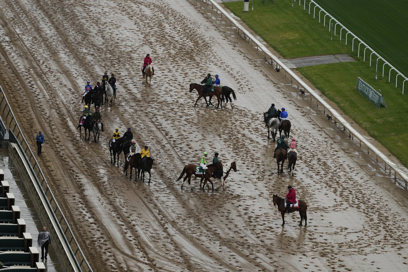 NBC sportscaster Mike Tirico leaves Kentucky Derby coverage with nut allergy | iNFOnews.ca